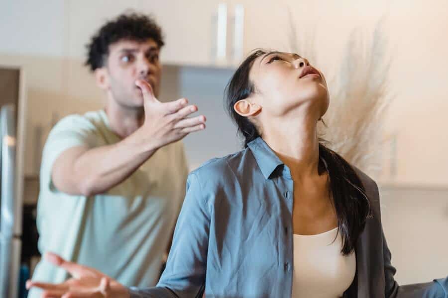 Recognising and Dealing with Toxic People 11 two toxic people arguing