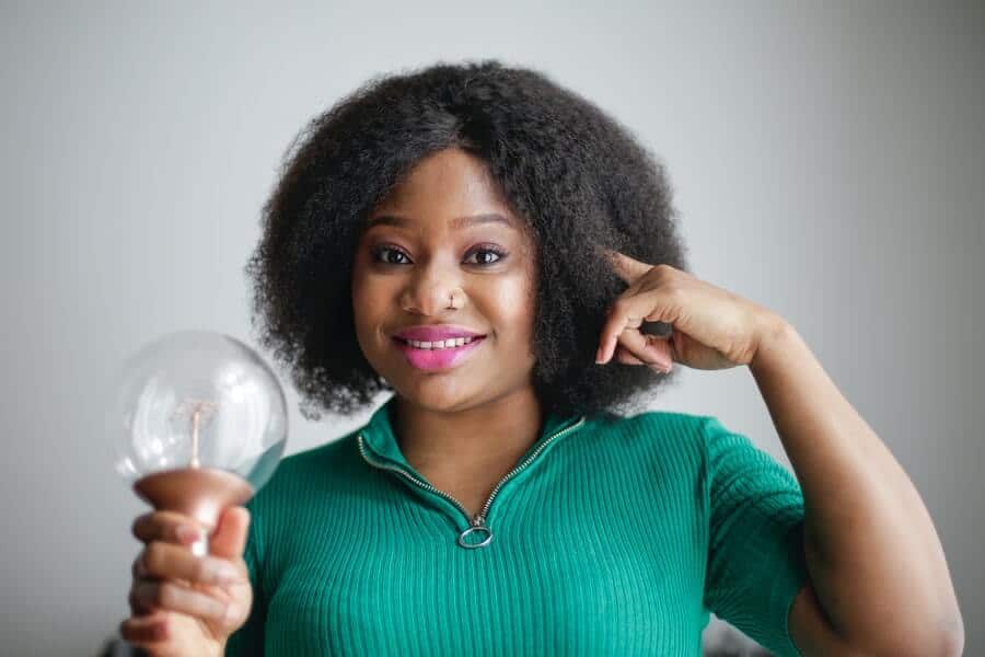 How to keep your Brain Vibrant 2 woman pointing out the secret to a sharper mind