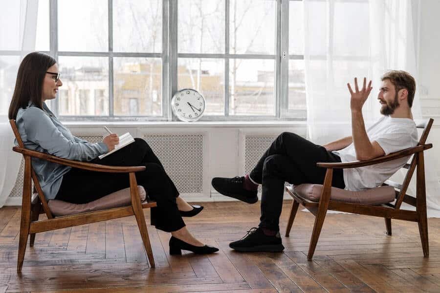 12 Ways To Beat The Sunday Blues 14 Therapist and patient