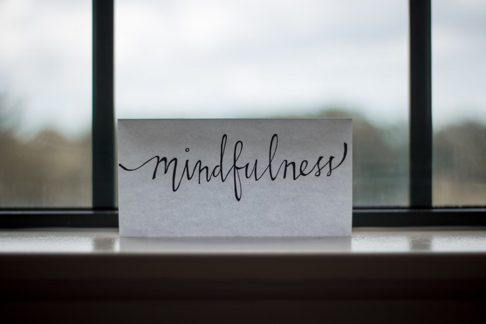 Living with Purpose: Cultivating Authenticity, Mindfulness, and Connections for a Fulfilling Life 3 Gracious Living and Mindful Living
